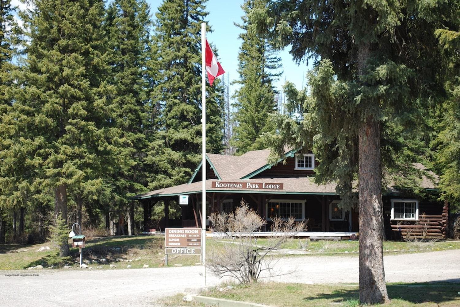Kootenay Park Lodge - Image 2