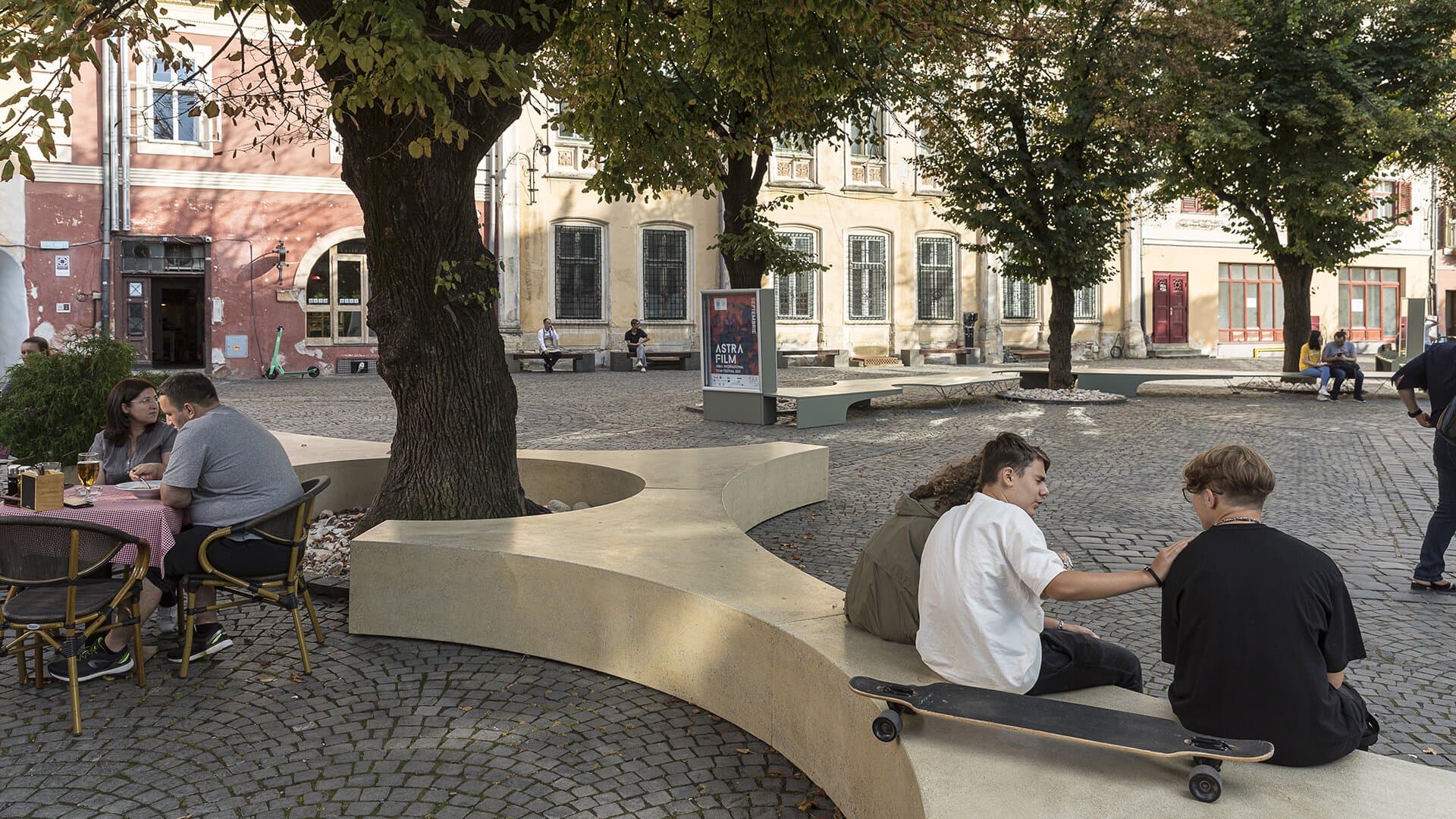 Huet Square - Image 2