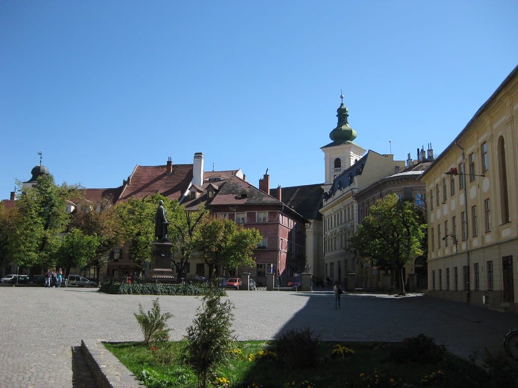 Huet Square - Image 4