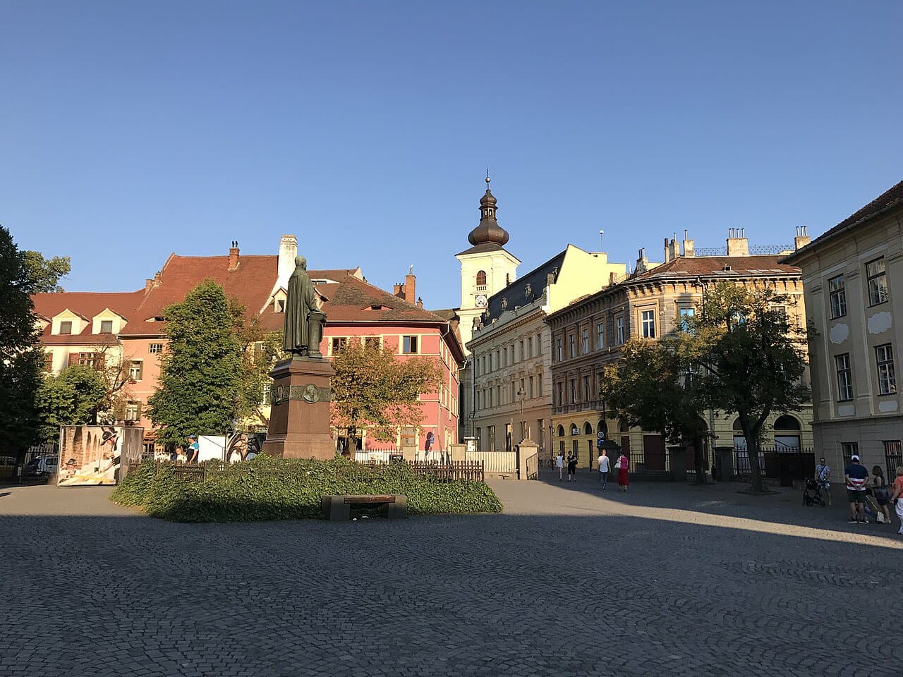 Huet Square - Image 5