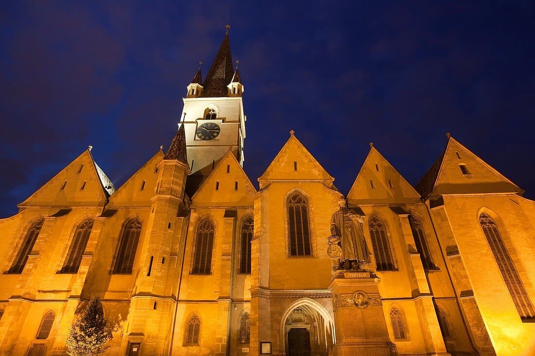 Huet Square - Image 6