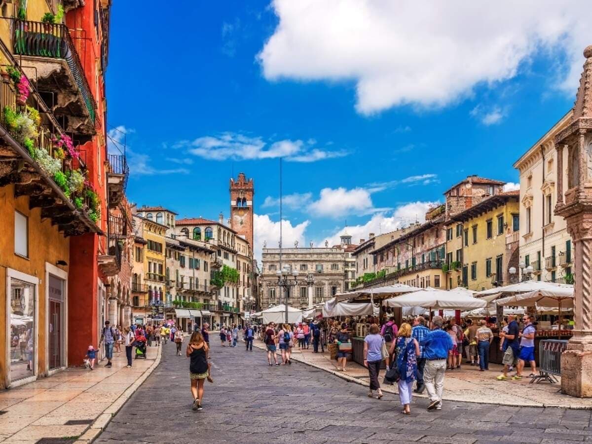 Piazza delle Erbe - Image 4